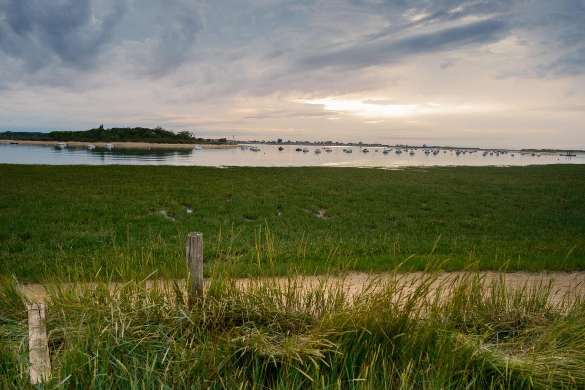 Maison Neuve Proche Plage Avec Parking Gratuit Et Prive A 5 Min Du Musee De La Batterie De Merville Gonneville-en-Auge Exterior foto
